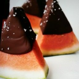 Watermelon Dip, Watermelon Recipe, Chocolate Dipped Fruit, Fruity Treats, Chocolate Covered Fruit, Dipped In Chocolate, Fruit Dip, Watermelon Recipes, Fruit Snacks