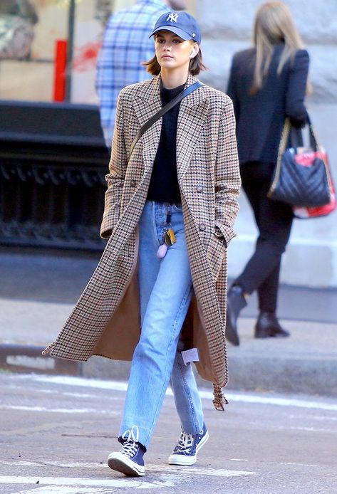 Every celebrity wears the straight-leg jean trend. Here's how to pull off the look. Plus, we shopped out the best trending styles available at Nordstrom. Kaia Gerber Style, Straight Leg Jeans Outfits, Converse Outfits, Jeans Trend, Houndstooth Coat, Fashion Blogger Outfit, Blogger Outfits, Outfits With Converse, Outfit Jeans