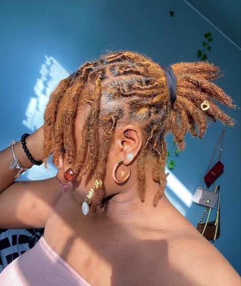 Honey Blond Dread Locks, Honey Blond Locs Black Women, Honey Blonde Hair On Black Women Locs, Honey Blonde Locs Black Women, Ginger Hair Dyed, Blonde Dreads, Twa Hairstyles, Dreadlock Style, Beautiful Dreadlocks