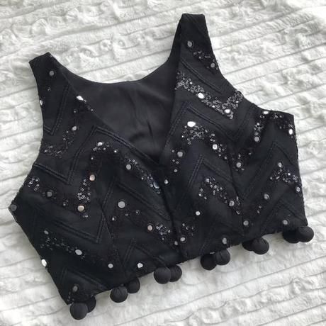 Pom Pom Blouse, Black Blouse Designs, Choli Blouse Design, Sleeveless Blouse Designs, Blouse Lehenga, Blouse Designs Catalogue, Sari Design, Choli Blouse, Saree Blouse Neck Designs