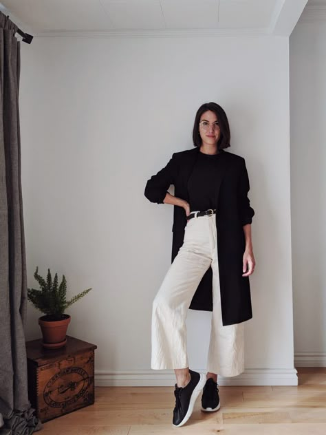 White Culottes Outfit, Culotte Outfit, Black Sneakers Outfit, White Culottes, Culottes Outfit, White Pants Outfit, Wide Leg Pants Outfit, Outfits To Try, Wish Me Luck