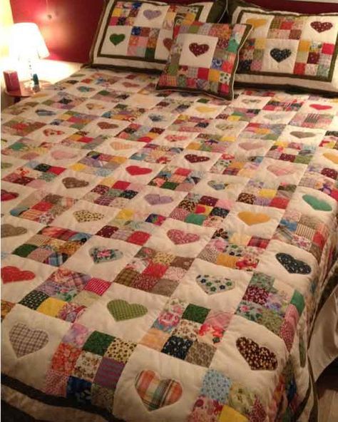 Colcha de Patchwork Paso a paso Colchas Quilting, Projek Menjahit, Heart Quilt Pattern, Scrap Quilt Patterns, Patchwork Quilt Patterns, Patchwork Quilting, Patchwork Jeans, Heart Quilt, Patchwork Patterns