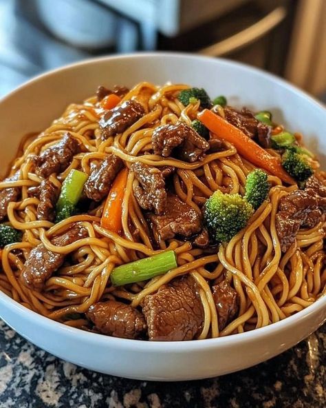 Lo Mien, Health Chicken Recipes, Beef Lo Mein Recipe, Beef Lo Mein, Lo Mein Recipe, Lo Mein Recipes, Beet Recipes, Marinated Beef, Beef Sirloin