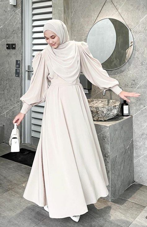 [AffiliateLink] 85 Muslim Fashion Dress Gowns Insights You Will Love Right Now #muslimfashiondressgowns Hijab Bridesmaids, Muslim Fashion Dress Gowns, Dress Muslim Modern, Hijab Dress Party, Moslem Fashion, Model Gamis, Muslimah Dress, Muslim Women Fashion, Dress Muslim