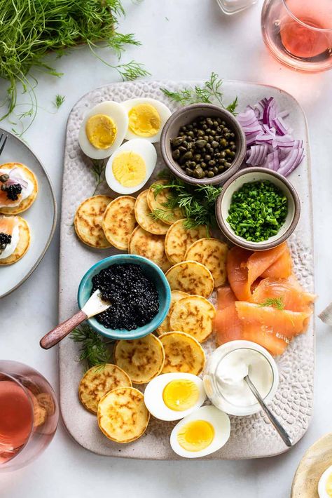 Caviar Board Ideas, Caviar Charcuterie Board, Caviar Snacks, Charcuterie Board With Caviar, Caviar Recipes Appetizers, Caviar Set Up, Caviar Serving Ideas, Blini And Caviar, Caviar Board