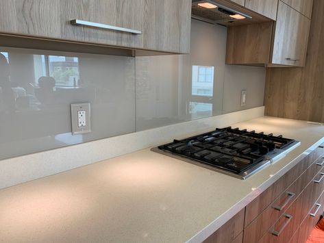 Glass & Mirror Backsplashes Backpainted Glass Backsplash, Mirrored Kitchen Wall, Kitchen Mirror Backsplash, Mirrored Kitchen Backsplash, Mirror Kitchen Backsplash, Mirror Backsplash Kitchen, Kitchen Cabinet Glass, Painted Backsplash, Glass Backsplash Kitchen