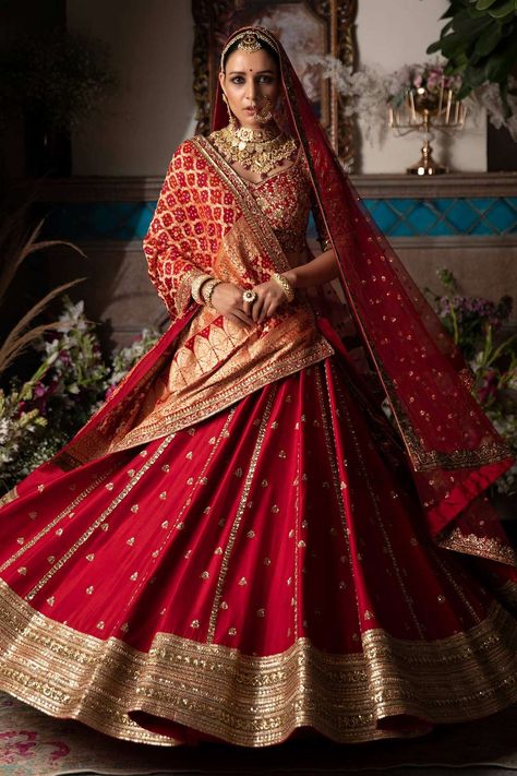 Orang India, Bridal Lehenga Designs, Latest Bridal Lehenga, Wedding Lehenga Designs, Indian Bride Outfits, Bridal Lehenga Collection, Bridal Lehenga Red, Gaun Fashion, Red Lehenga