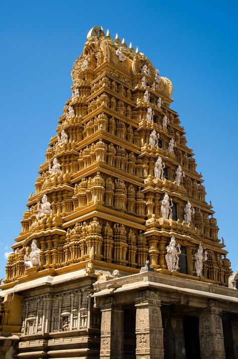 The Srikanteshwara Temple is an ancient temple in the Hindu pilgrimage town of Nanjangud in the Karnataka state, Southern India. It is known for the ancient temple of the god Srikanteshwara. Nanjangud Temple, Spiritual Places, Weather In India, Mysore Palace, Temple India, Indian Temple Architecture, Backpacking India, India Architecture, Hindu Temples