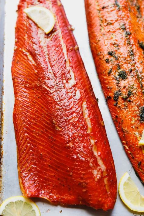 Hot smoked salmon with brown sugar Smoked Sockeye Salmon, Smoked Sockeye Salmon Recipes, Cold Smoked Salmon Recipes, Spicy Smoked Salmon, Smoked Salmon Brine, Smoker Diy, Smoked Fish Recipe, Lox Recipe, Smoked Salmon Recipe