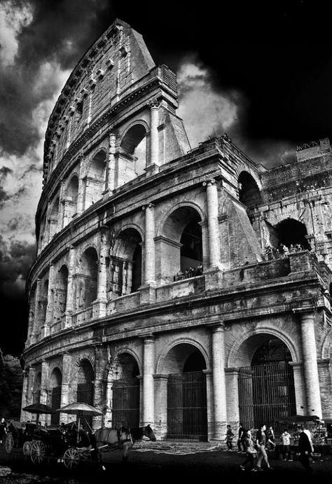 Colleseum Rome, Rome Buildings, Black Crow Tattoos, Building Tattoo, Hercules Tattoo, Greek Buildings, Gladiator Arena, Snow Tattoo, Gladiator Tattoo