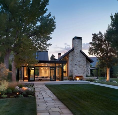 35 Modern Exterior House Designs: Stunning Ideas and Trends - placeideal.com Modern Transitional Exterior, Modern Exterior House, Modern Farm House, Inspiring Homes, Modern Ranch House, Coast House, Transitional Exterior, Contemporary House Exterior, Water House