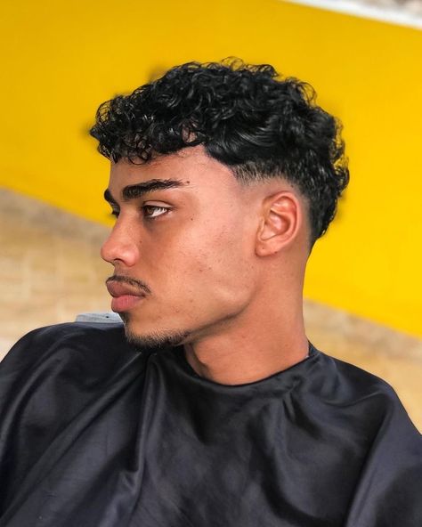 Fade Haircut Curly Hair, Taper Fade Curly Hair, Haircut Selfie, Photo Hijab, Men Haircut Curly Hair, Cute Hairstyle, Faded Hair, Men Haircut Styles, Mens Braids Hairstyles