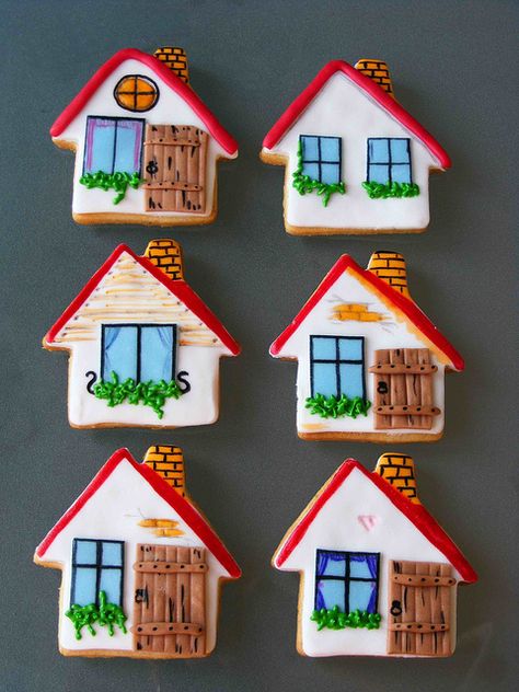 House Cookies | House shaped cookies | Flickr - Photo Sharing! Housewarming Cookies, Cookies House, Geometric Cake Topper, Designer Cookies, House Cookies, Amazing Cookies, Cookie Decoration, Gingerbread House Cookies, Iced Biscuits