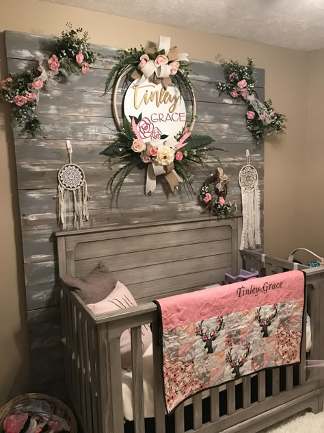 Quilt, baby room, nursery, rustic, barn wood, baby, baby girl Rustic Nursery Room Ideas, Nursery Floral, Girl Nursery Room, Rustic Nursery, Baby Room Design, Rustic Baby, Nursery Baby Room, Baby Time, Baby Bedroom