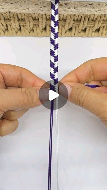 How To Bracelets, Cord Bracelet Patterns, Nylon Cord Bracelet Diy, 4 String Bracelet Pattern, String Bracelet Tutorial, Diy Knot Bracelet, Easy Bracelet Patterns, Braided Bracelet Tutorial, Cord Bracelet Diy