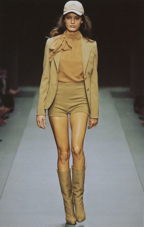 Fall Winter 2002 Fashion Show | Miu Miu Miu Miu Ready To Wear, 2002 Fashion, Mother Outfit, Isabeli Fontana, Ootd Ideas, Famous Designers, Professional Women, Shoes Brand, Wearing Clothes