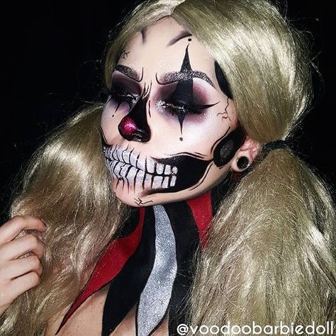 21 Halloween Makeup Designs To Die For! > CherryCherryBeauty.com Skeleton Makeup Tutorial, Skull Clown, Clown Skull, Clown Face Paint, Real Makeup, Halloween Fiesta, Halloweenský Makeup, Spfx Makeup, Make Up Designs