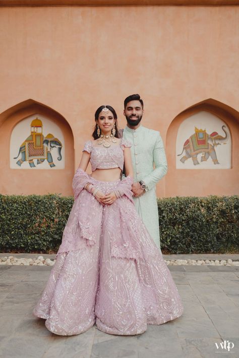 Pandemic Destination Wedding With An Impeccably Styled Groom & Bride! Drape Dupatta On Lehenga, Dupatta On Lehenga, Lehengas For Engagement, Draping Saree Style, Lehenga Dupatta Draping Style, Shadi Outfits, Drape Dupatta, Botas Outfit, Dupatta Draping Styles