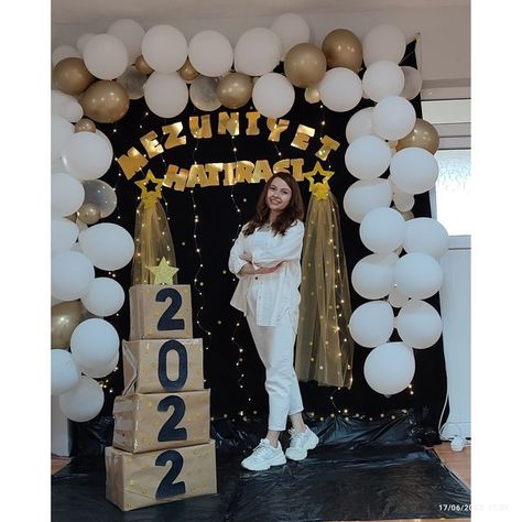 Ideas Para Graduacion, Farewell Party Decorations, Farewell Decorations, Graduation Party Backdrops, Diy Preschool, Graduation Party Diy, Graduation Crafts, Graduation Backdrop, Preschool Graduation