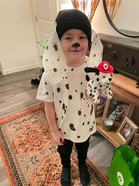 101 Dalmatian Shirt Diy, Dalmation Makeup, Diy Dalmatian Costume, Dalmation Ears, Dog Costumes For Kids, Dalmation Costume, Disfraces Ideas, Dalmatian Costume, Cardboard Crafts Diy