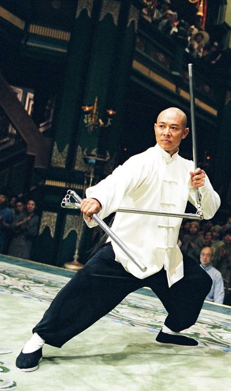 Jet Li. Palo de 3 secciones metálico Warrior Culture, Jet Lee, Martial Arts Photography, Ben Bruce, Martial Arts Film, Arte Yoga, Kung Fu Movies, Kung Fu Martial Arts, Shaolin Kung Fu