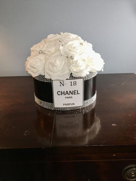 Royalty Decor, Birthday Paris Theme, 60th Birthday Centerpiece, 40th Birthday Centerpiece, Glitz And Glam Party, Paris Theme Centerpieces, Chanel Cakes, Diva Room, 60th Birthday Centerpieces