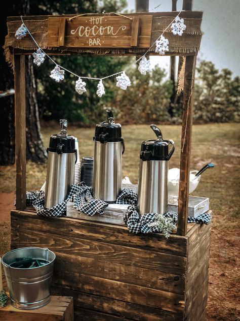 Hot Chocolate Bar For Wedding, Chai Station, Hot Cocoa Bar Wedding, Wedding Hot Chocolate Bar, Diy Hot Cocoa Bar, Chocolate Bar Wedding, Hot Cocoa Party, Coffee Bar Wedding, Bar Wedding Reception