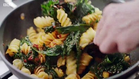 Nigella’s Cook, Eat, Repeat episode 2 - video Dailymotion Kitchen Magic, British Bake Off, Video Recipes, Winter Woodland, Great British, Episode 5, Delicious Food, Food Videos, Pastry