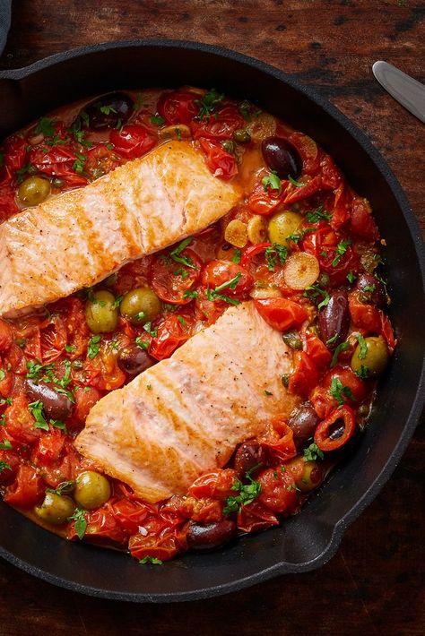 Salmon Recipes Tomato, Midweek Dinner Recipes, Salmon Tomato Sauce, Simple Italian Dishes, Salmon Recipes Italian, Salmon And Tomato Recipes, Tomato Salmon Recipes, Salmon Tomato Recipe, Italian Fish Dishes