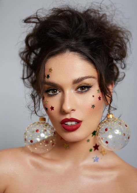 Christmas Fashion Photography, Christmas Party Makeup, Christmas Editorial, New Year Photoshoot, Cute Eyeshadow Looks, Christmas Makeup Look, Easy Apps, Holiday Photoshoot, Christmas Portraits