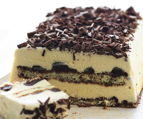 Frozen tiramisu terrine Terrine Dessert, Frozen Tiramisu, Classic Tiramisu Recipe, Beer Pulled Pork, Tiramisu Recipes, Terrine Recipe, Green Curry Recipes, Homemade Sausage Rolls, Vegan Tiramisu