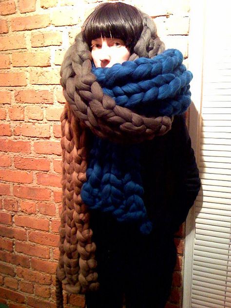 Giant Giant Scarf, Huge Scarf, Giant Crochet, Hook Crochet, Crochet Cape, Knitted Scarves, Needle Crafts, Infinity Scarves, Big Things