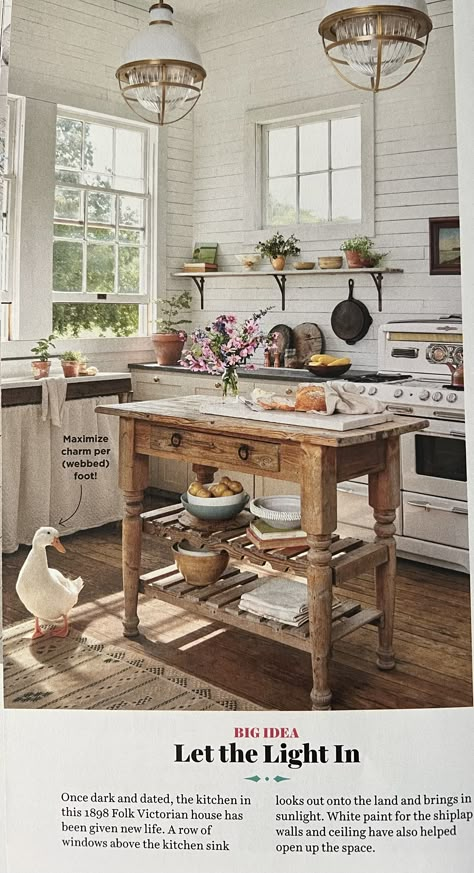 Dapur Rustic, Kitchen Decor Trends, Cottage Core Kitchen, Coffee Bars, Cottage Kitchens, Rustic Farmhouse Kitchen, Decor Shabby Chic, Farmhouse Style Kitchen, Stylish Kitchen