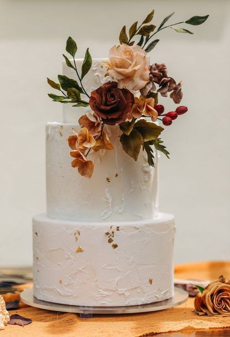 Cake Fall, Wedding Cake With Flowers, Fall Wedding Cake, Cake With Flowers, Boho Wedding Cake, Traditional Wedding Cake, Strictly Weddings, Fall Cakes, Cake Inspo