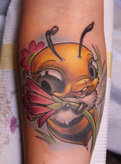 New School Bumble Bee Tattoo, New School Bee Tattoo, Bee Tattoos, Rat Tattoo, Tattoo Over Scar, Tattoo Pics, School Designs, Saved Tattoo, Lattice Trellis