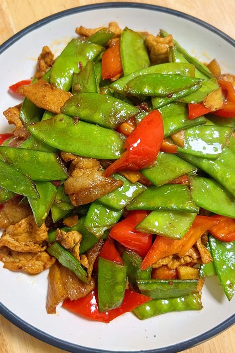 Stir-fried Pork with Snow Peas Pork And Snow Pea Stir Fry, Stir Fry With Snow Peas, Snow Peas Recipe, Pork Stir Fry Recipes, Fried Pork Belly, Snow Pea, Chinese Pork, Chinese Home, Pork Stir Fry