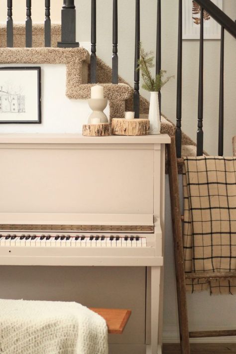 Painting A Piano, Refinish Piano, Paint A Piano, How To Chalk Paint, Painted Piano, Painted Pianos, Sunflower House, Living Room Redo, Upright Piano