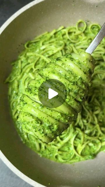 Linguine Pesto Recipes, Spinach Pesto Recipe, Dizzy Cook, Spinach Pesto Pasta, Spinach Parmesan, Food Reels, Fast Easy Dinner, Antonio Vivaldi, Spinach Pesto