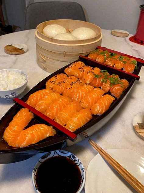 Nigiri Sushi Aesthetic, Salmon Sushi Aesthetic, Homemade Nigiri, Dream Fridge, Salmon Nigiri, High Protein Chicken, Sushi Roll Recipes, Sushi Nigiri, Sushi And Sashimi