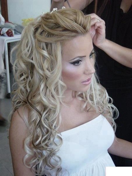 Long Curly Wedding Hairstyles Down, Front Pulled Back Wedding Hair, Curls For Medium Length Hair Wedding, Long Down Hairstyles Wedding, Hair Ideas For Bridesmaids Half Up, Curl Hairstyles, Cheerleading Ideas, Wedding Fairytale, Bridesmaid Updo