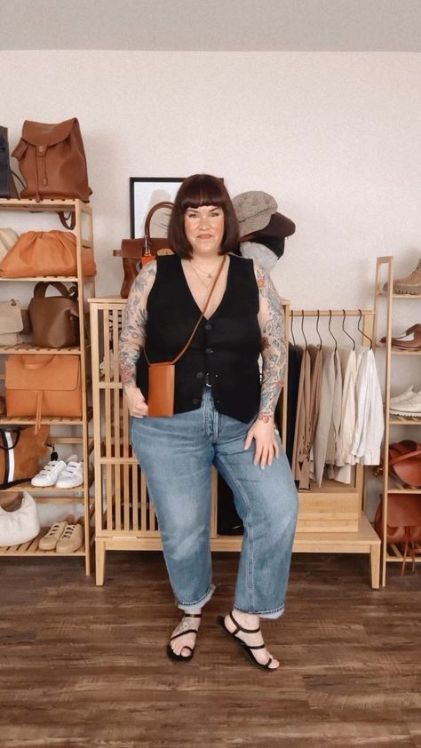 Dawn Roth | Personal Style in a Meaningful Way (@dressing_dawn) • Fotos e vídeos do Instagram Simple Outfits Plus Size, Boho Vests, Plus Size 70s Fashion, Outfits For Curvy Women, Plus Size Outfit Inspiration, Modest Mom, Witchy Outfits, Healing Symbols, Girls Night Outfit