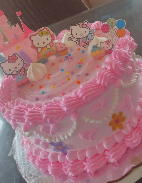 Cute Cakes Hello Kitty, Hello Kitty Birthday Cake Aesthetic, Pastel Hello Kitty Aesthetic, Sanrio Cake Birthday, Hello Kitty And Friends Cake, Hello Kitty Cake Ideas, Hello Kitty Pasta, Hello Kitty Cakes, Pastel Hello Kitty