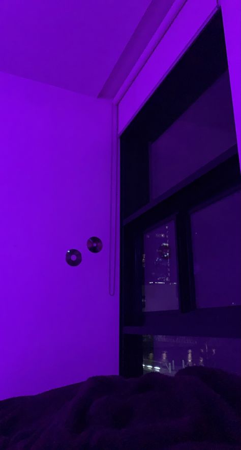 Dark Purple Room, Night Landscape Photography, Attractive Wallpapers, Hypebeast Room, Graffiti Wallpaper Iphone, Cool Pictures For Wallpaper, Black And White Picture Wall, Iphone Wallpaper Sky, Cute Panda Wallpaper