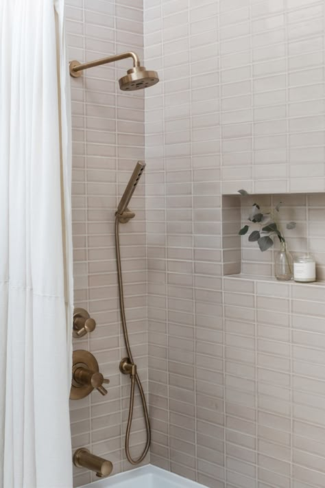 Single Sink Mirror Ideas, Seashell Tile Bathroom, Lime Wash Shower Walls, Neutral Tile Tub Surround, Shower Hutch, Organic Primary Bathroom, Small Subway Tile Shower Ideas, Taupe Subway Tile Bathroom, Tile Front Tub