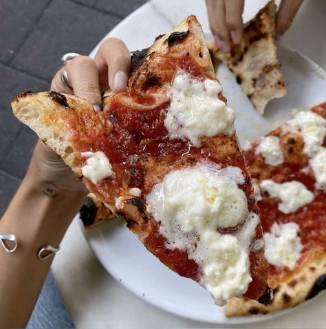 Upper East Side Aesthetic, East Side Aesthetic, Fashion Outfits Streetwear, Aesthetic Pizza, Pizza Aesthetic, Adidas Sambas, Nyc Style, Food Pizza, Nyc Manhattan