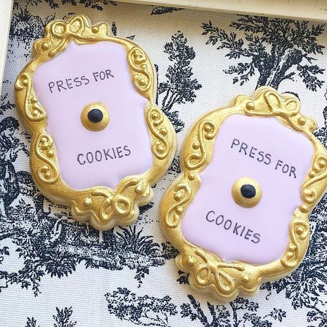 My friend Sue, @sueofmunchkinmunchies , made these super cute cookies after seeing my post with my “Press for Champagne “ button by… Press For Champagne Cookies, Press For Champagne Button, Champagne Cookies, Champagne Button, Press For Champagne, Cute Cookies, Icing Cookies, Royal Icing Cookies, Royal Icing