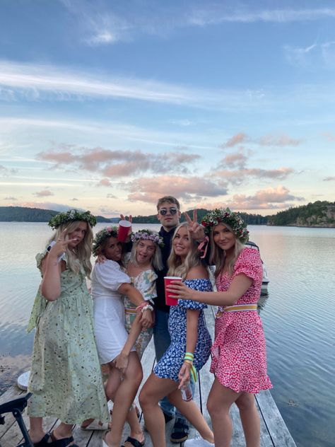 Mid Sommar Aesthetic, Midsommar Aesthetic, Scandi Summer, Northern Girls, Diner Party, Nordic Aesthetic, Mid Summer, Birthday Brunch, Daily Outfit Inspiration