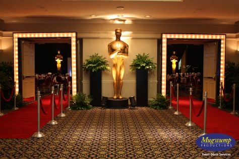 Awards Dinner or "Oscar Night" Décor Shanghai Wedding, Oscar Theme, Fun Centerpieces, Oscar Party Decorations, Oscars Theme Party, Hollywood Birthday Parties, Cinema Party, Prom Planning, Golden Awards