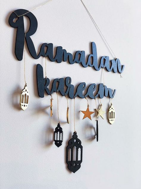 Find Ramadan decor inspiration by clicking the image. 2024 Ramadan, Decoraciones Ramadan, Eid Mubarak Decoration, Ramadan Kareem Pictures, Western Birthday Party, Ramadan Kids, Ramadan Images, Ramadan Kareem Decoration, Eid Crafts