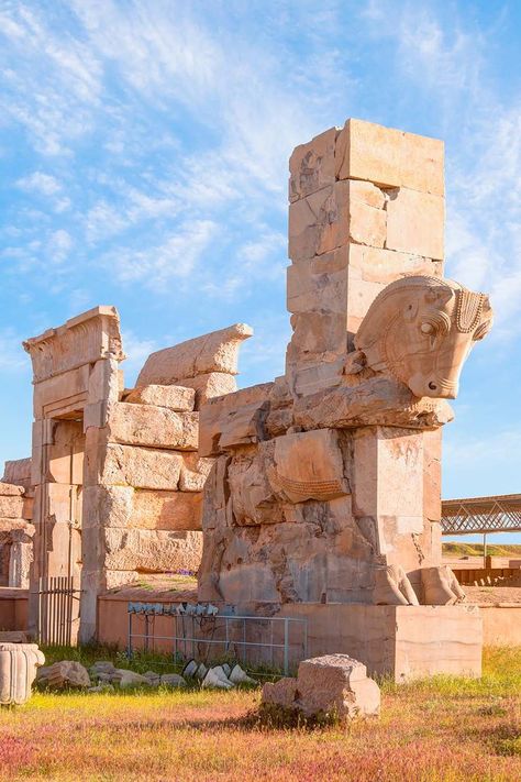 Achaemenid Architecture, Persepolis Iran, Empire Architecture, Achaemenid Empire, Iranian Architecture, Persian Architecture, Persian Garden, Ancient Persia, Persian Empire